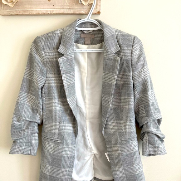 H&M professional plaid blazer with ruched sleeves - Picture 1 of 3